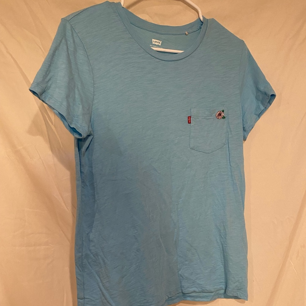 Sky blue Levi’s tee shirt